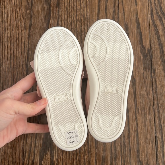 New in Box! Keds x Kate Spade pink bow sneakers - Picture 3 of 4